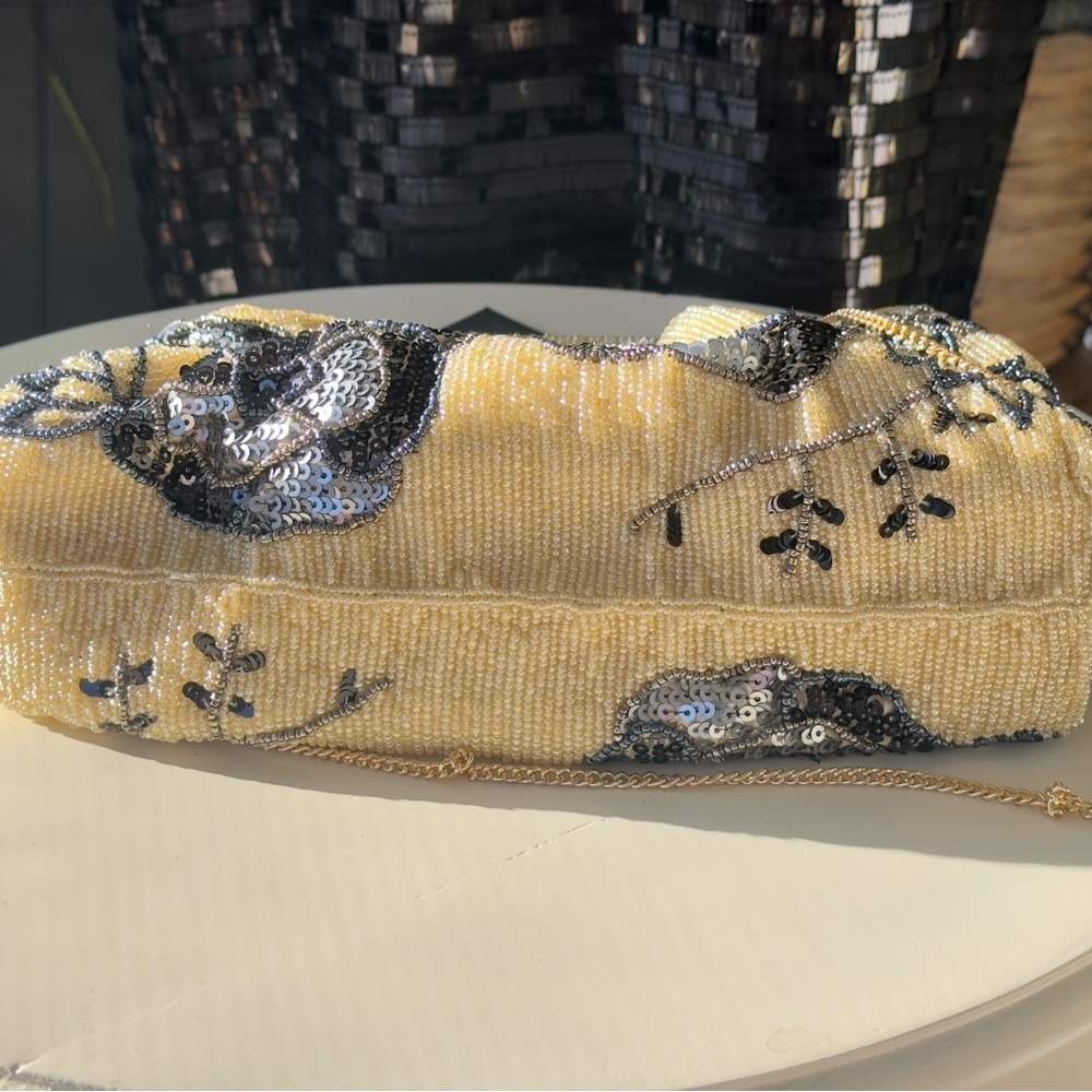 NWT House of Harlow 1960 Yellow and Black Floral Clutch - Picture 8 of 10